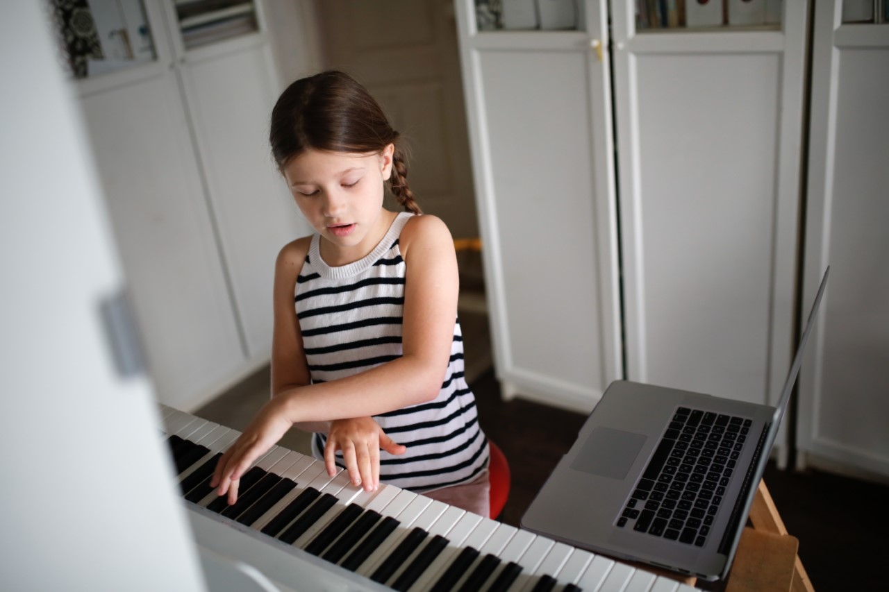 leren keyboard spelen kind